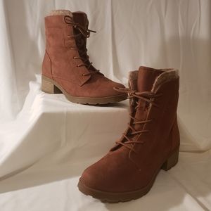 BOOTS 👢